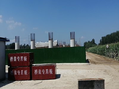桥梁板到达工地上使用